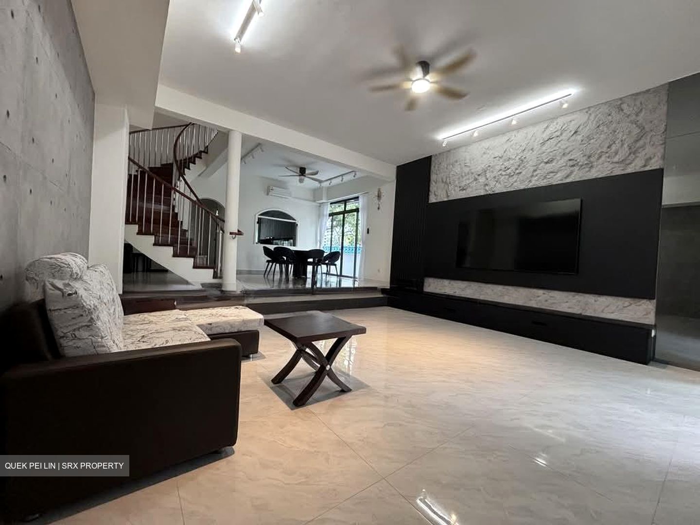 East Coast Avenue (D15), Terrace #555386511